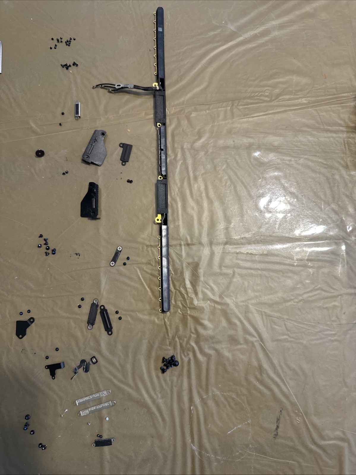 Lots of Genuine Screws, Small Parts and Antenna for 16” MacBook Pro A2141, 2019