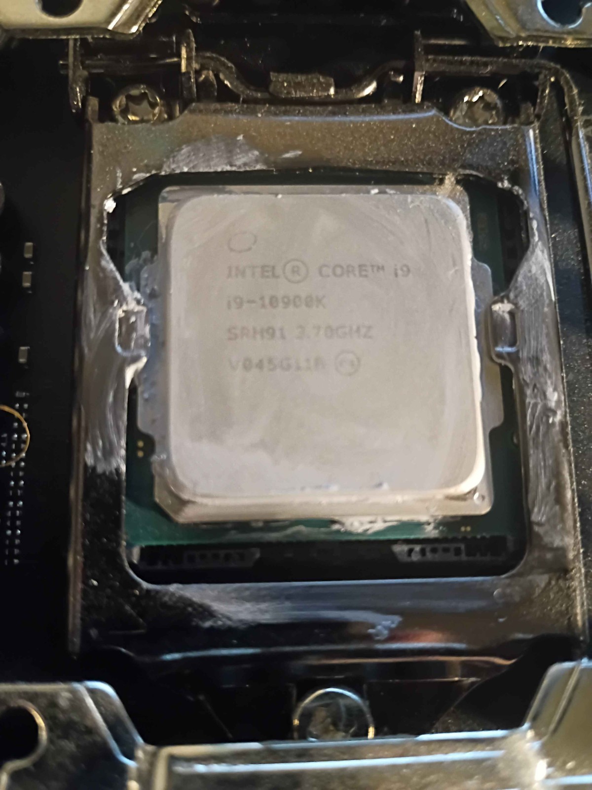 Intel Core i9-10900K Processor (3.7 GHz, 10 Cores, FCLGA1200) – BX8070110900K
