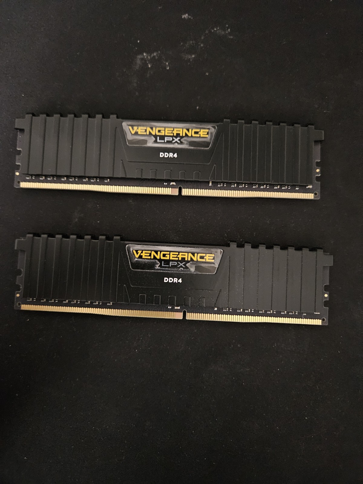 2X8GB (16GB) DDR4 Corsair Vengance LPX RAM