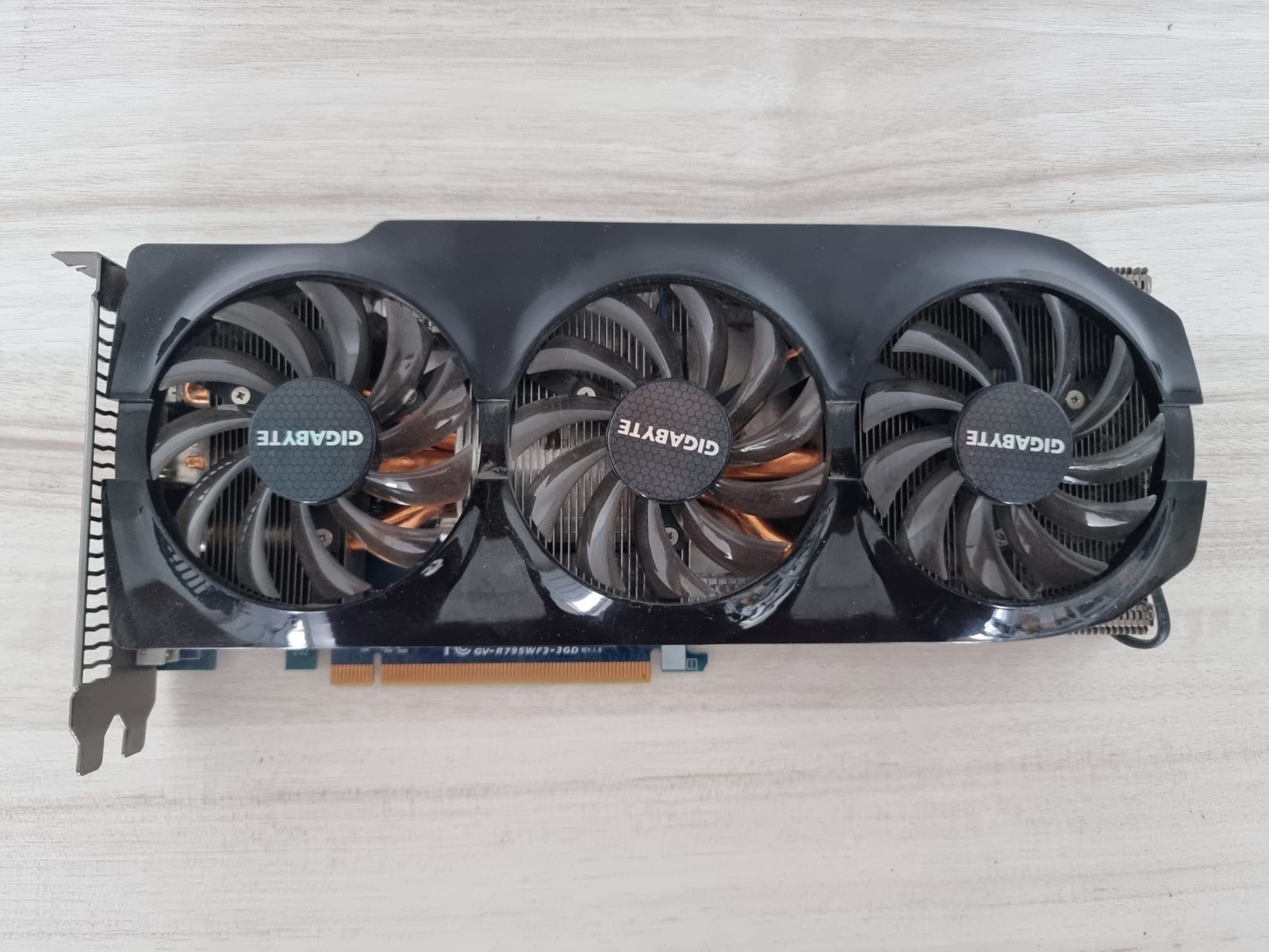 GIGABYTE Radeon HD 7950 3GB GDDR5 GV-R795WF3-3GD Video/Graphics card
