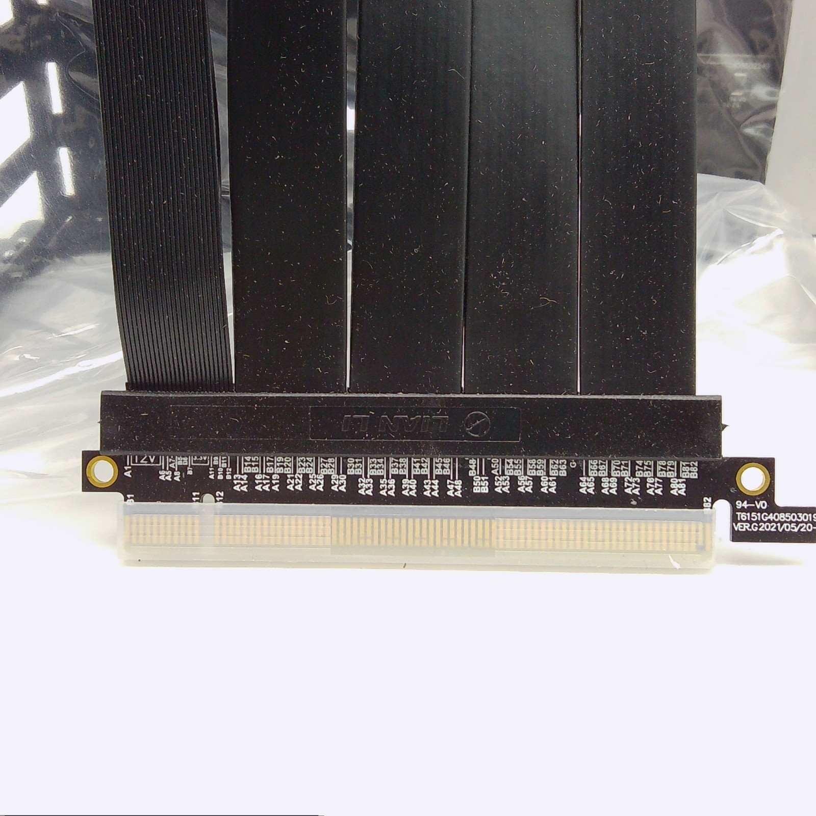 011DXL-1-4 PCle 4.0 Vertical GPU Bracket Kit 200mm 16X Riser Card Adapter Extend