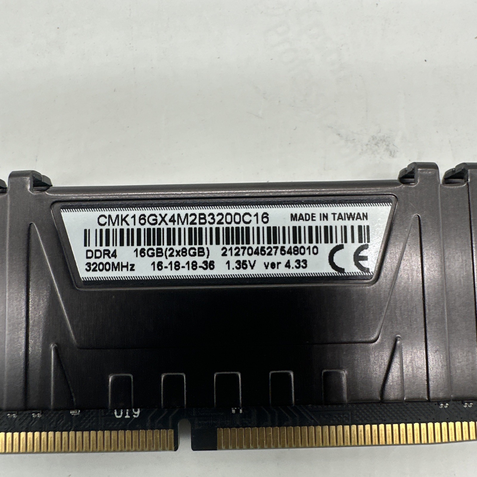 Corsair Vengeance LPX 16GB DDR4 RAM 2400MHz CMK16GX4M2B3200C16 (1731)