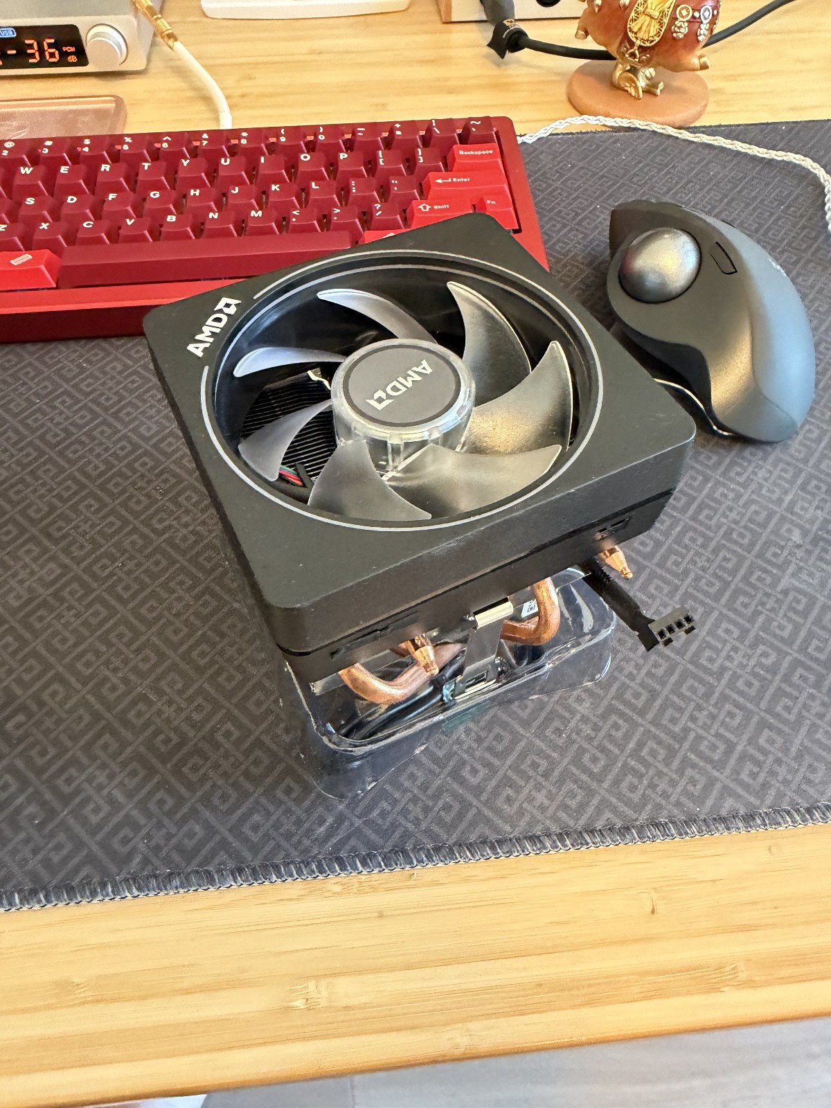AMD Wraith Prism RGB LED CPU Cooler Heatsink Fan AM4/AM5 712-000075 Rev: C