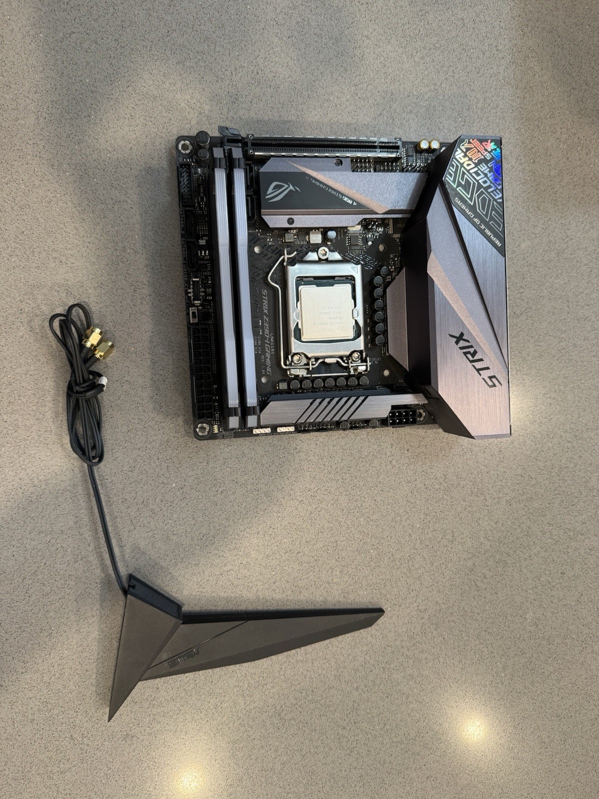 ASUS ROG Strix Z390-I Gaming Mini-ITX LGA1151 + i9-9900K + 32GB DDR4 RAM