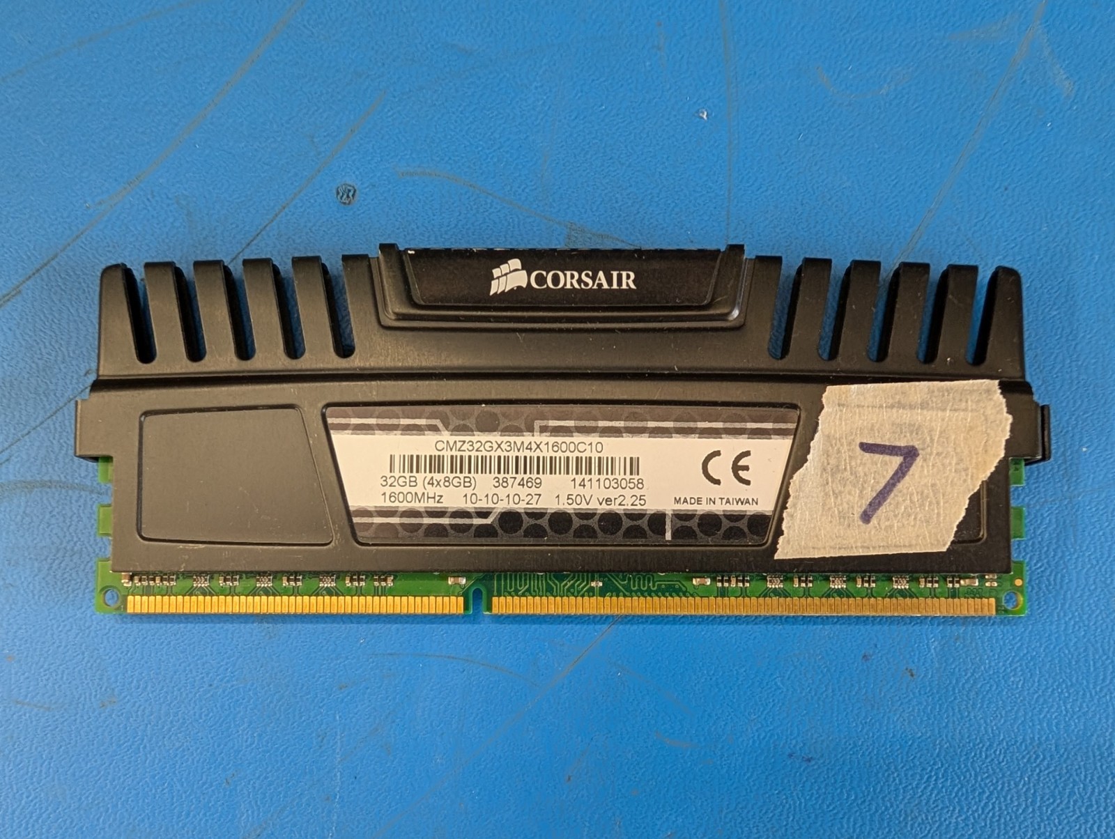 1 x 8GB Corsair Vengeance DDR3 1600MHz RAM CL 10-10-10-27 CMZ32GX3M4X1600C10
