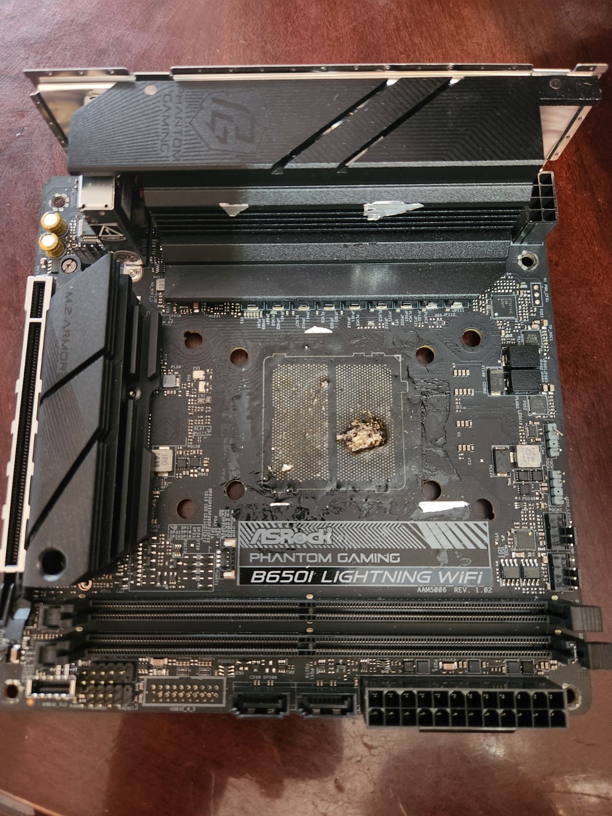 ASRock B650I LIGHTNING WIFI AM5 Ryzen 7000 AMD B650 SATA 6Gb/s Mini-ITX s DDR5 7