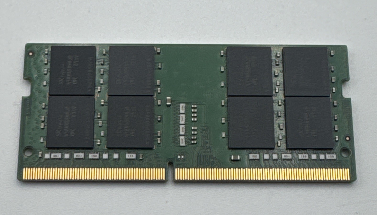 32GB DDR4 3200 Laptop RAM SK Hynix (HMAA4GS6AJR8N-XN) – Excellent