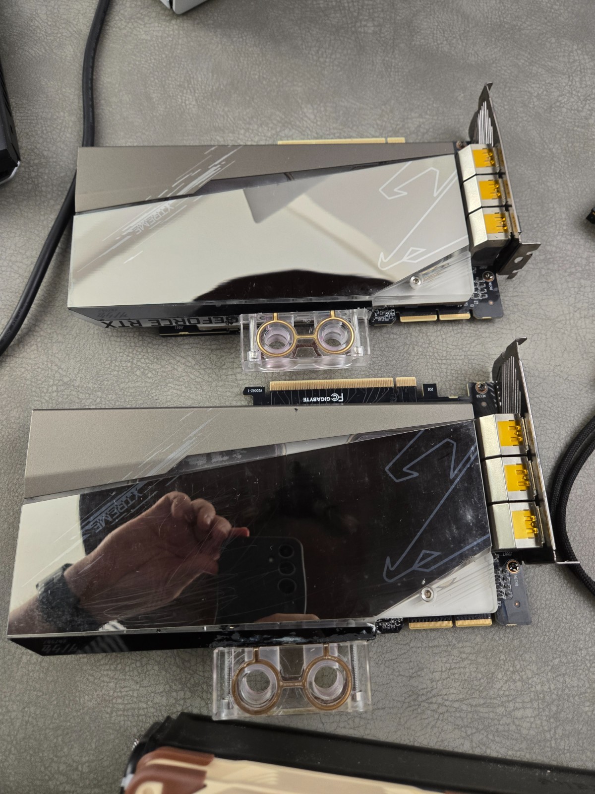 Lot of 2 GIGABYTE AORUS GeForce RTX 3090 XTREME WATERFORCE WB 24GB Graphics Card