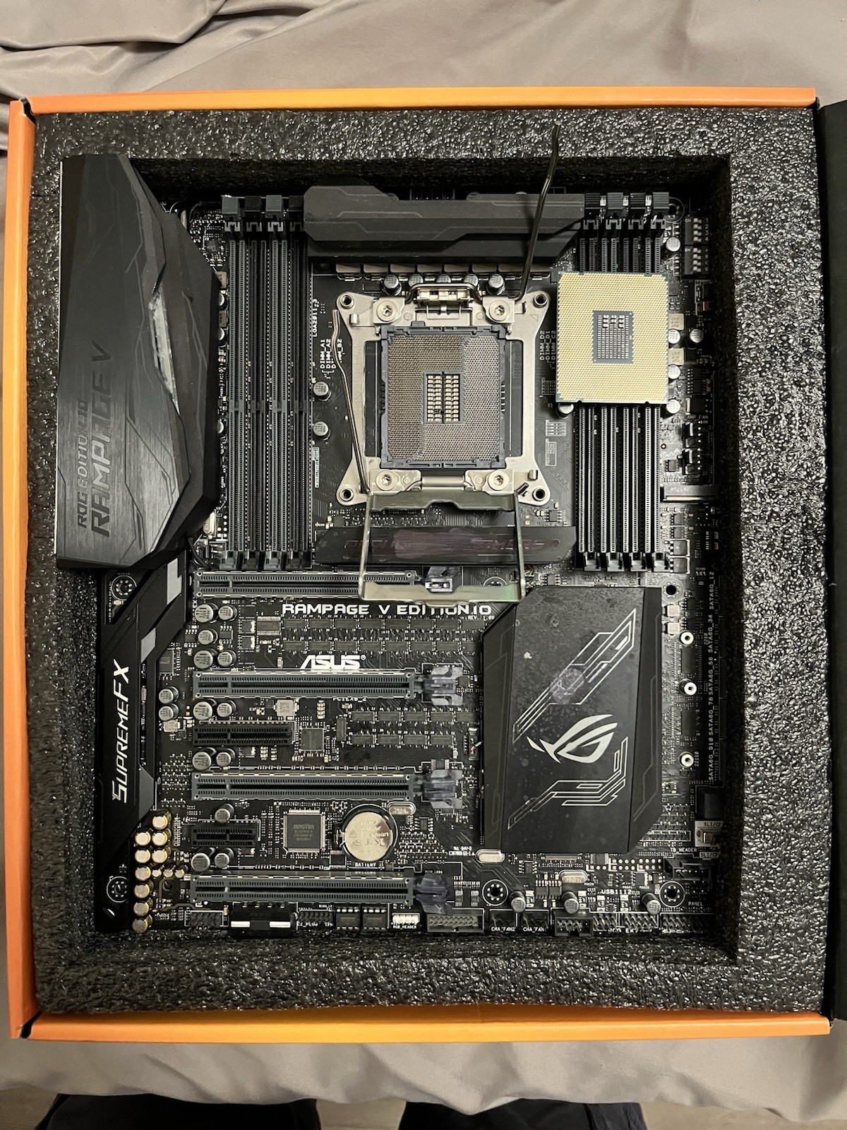 ASUS Rampage V Edition 10 i7-6950x, i7 5960x, 1650 v3
