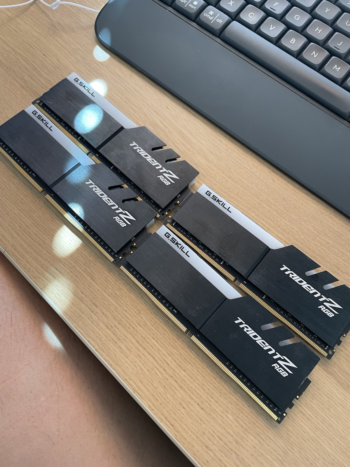 2 pairs G.SKILL Trident Z RGB DDR4-3200 32GB (2x16GB) DIMM RAM Intel XMP 2.0
