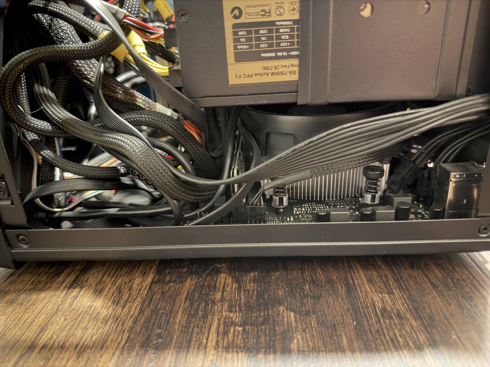 SILVERSTONE SST-SG13B-Q-USA MINI-ITX CASE SMALL FORM FACTOR Pre-build computer