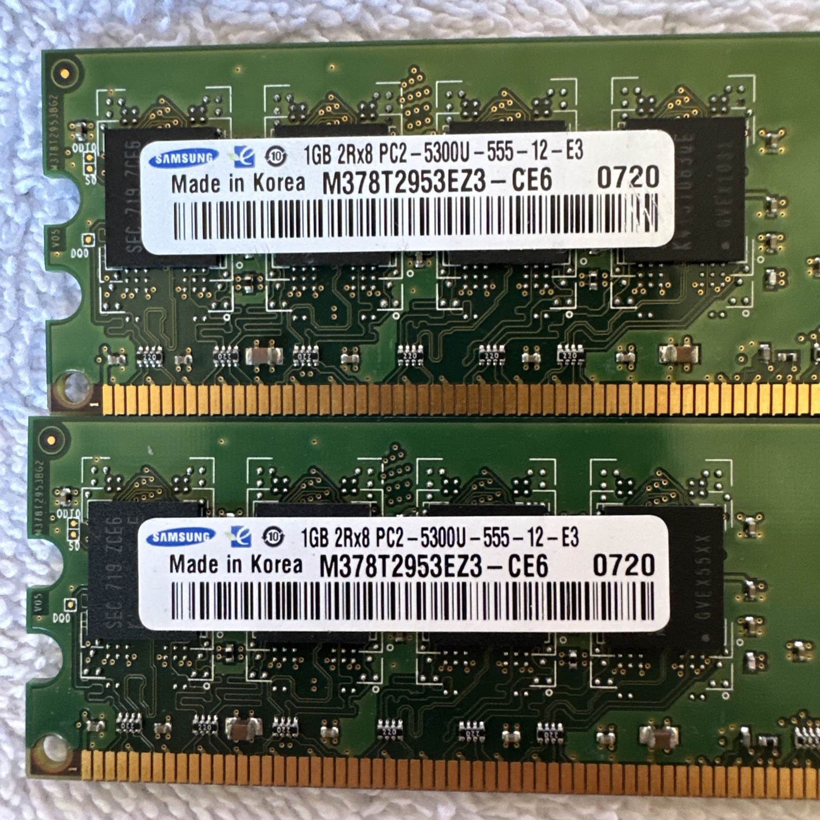LOT (2) Samsung 1GB 2Rx8 PC2-5300U-555-12-E3 — PC Memory 4 count