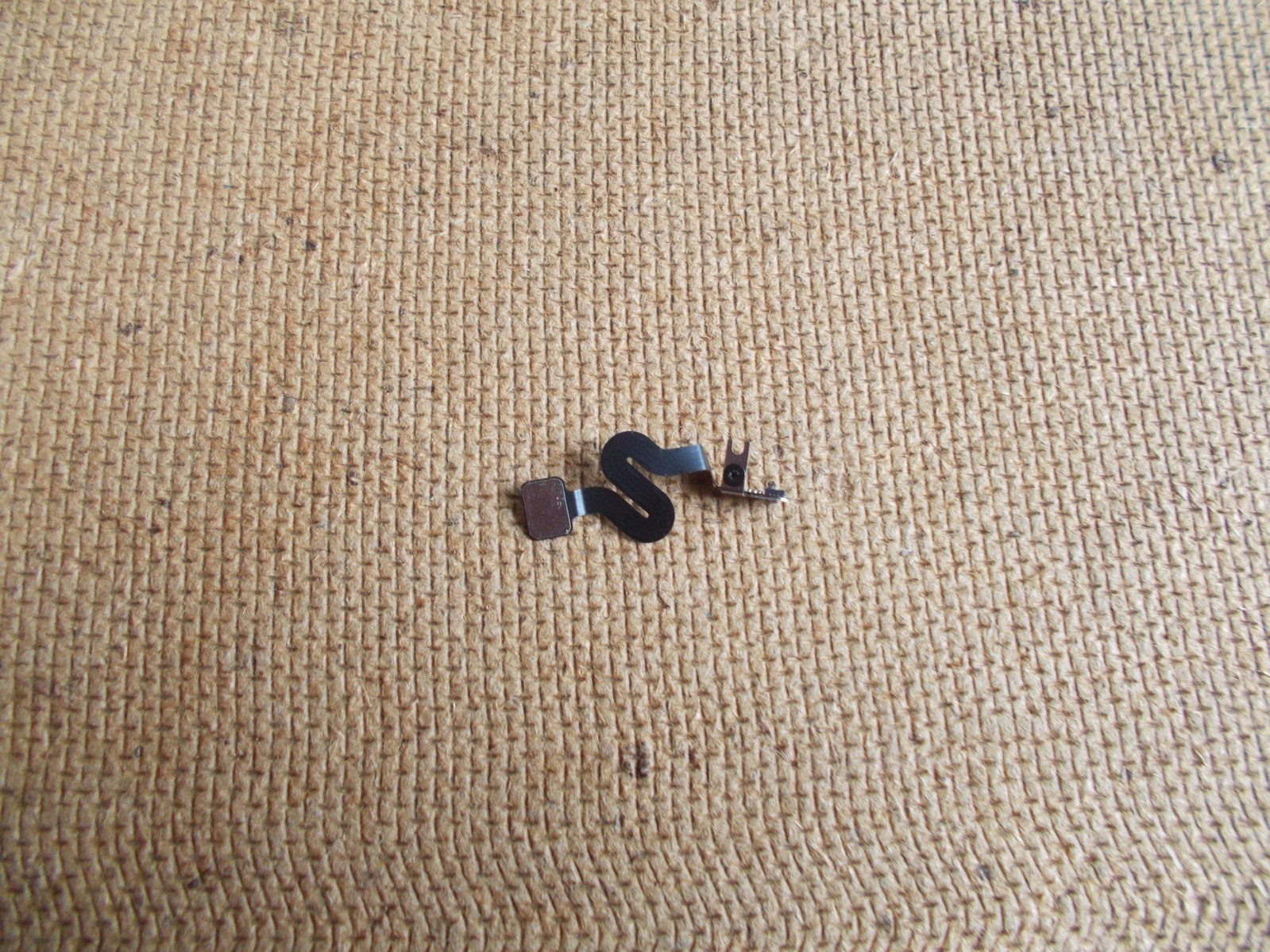 Apple MacbookPro 16″ A2141 2019 Lid Angle Sleep Wake Sensor Flex Cable 02617-A