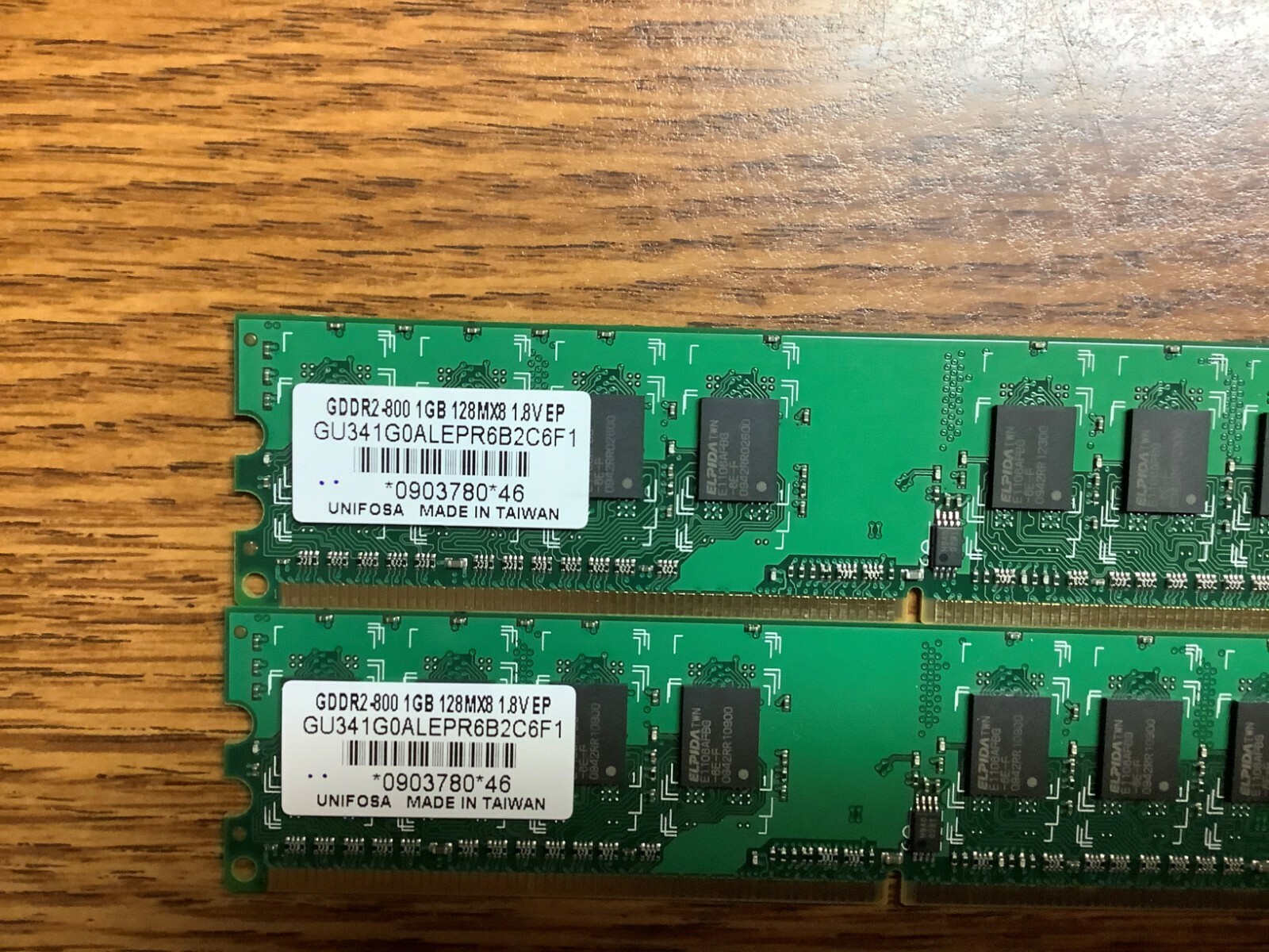 Two  Desktop RAM GDDR2-800 1GB 128MX8 1.8V EP DIMM