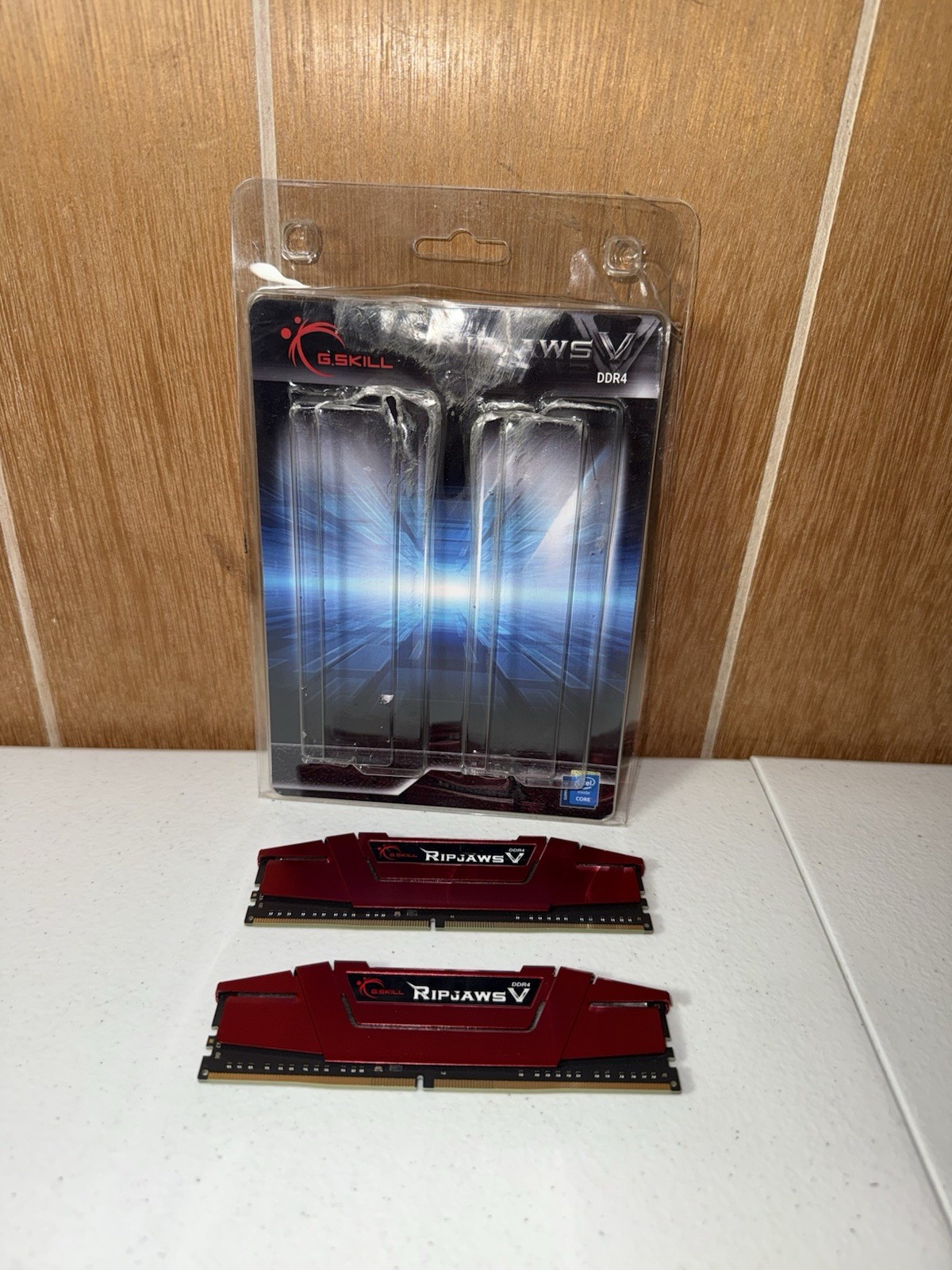 G.SKILL Ripjaws V DDR4-3200 16GB (2x8GB) CL16 DIMM RAM, Red, Intel XMP 2.0 READ