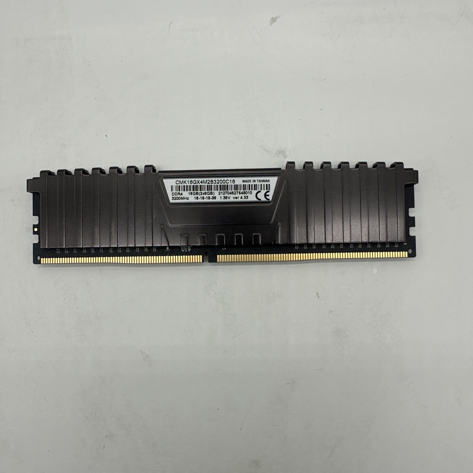 Corsair Vengeance LPX 16GB DDR4 RAM 2400MHz CMK16GX4M2B3200C16 (1731)