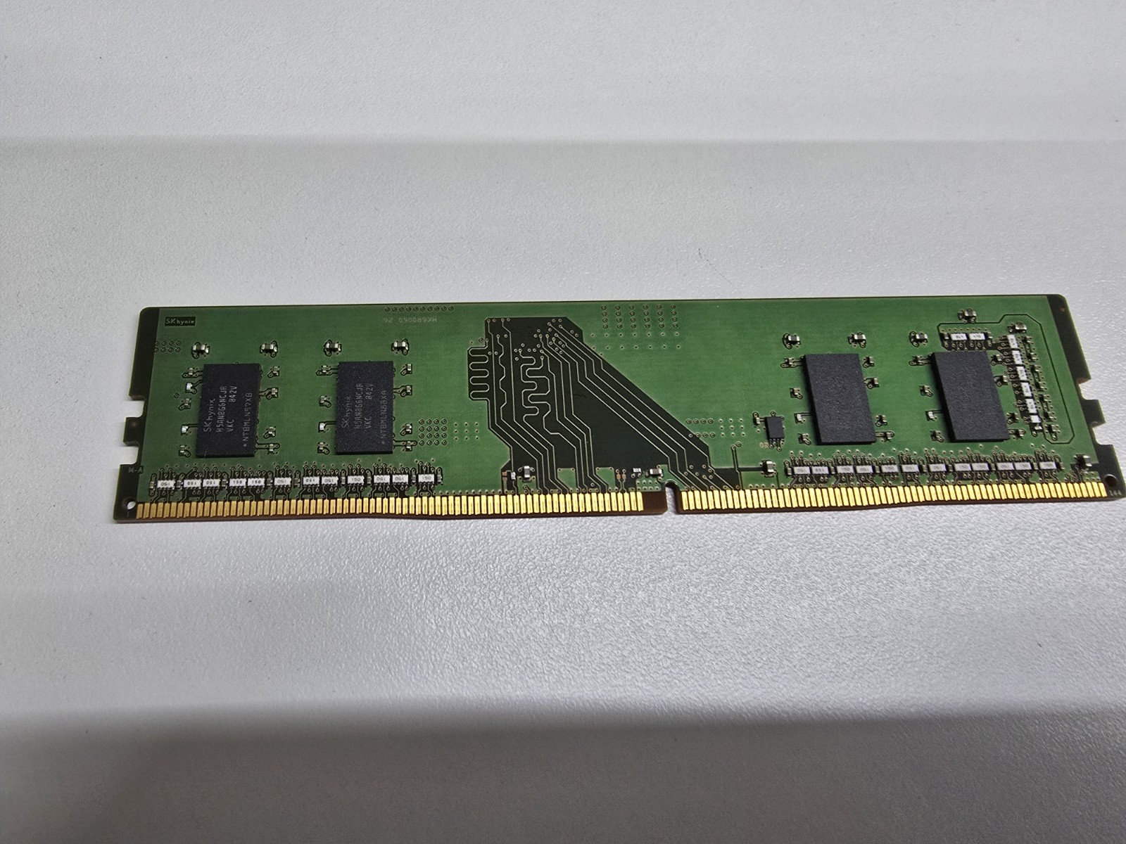 SK Hynix 4GB PC4-2666V non-ECC Unbuffered CL19 288-pin HMA851U6CJR6N-VK