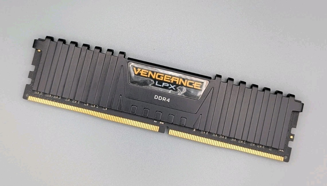 Corsair Vengeance LPX 8gbGB (2x4GB) DDR4 2400MHz 288-Pin DIMM CMK16GX4M4A2400C14