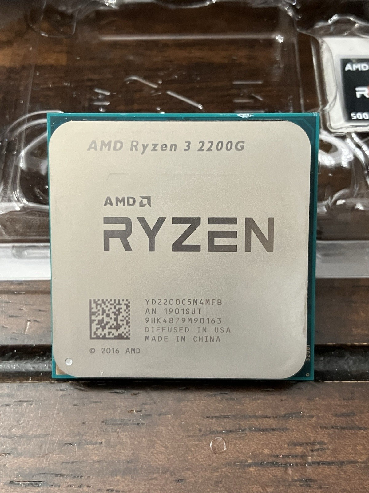 AMD Ryzen 3 2200G 3.50 GHz Quad-Core Processor Plus Wraith Cooler