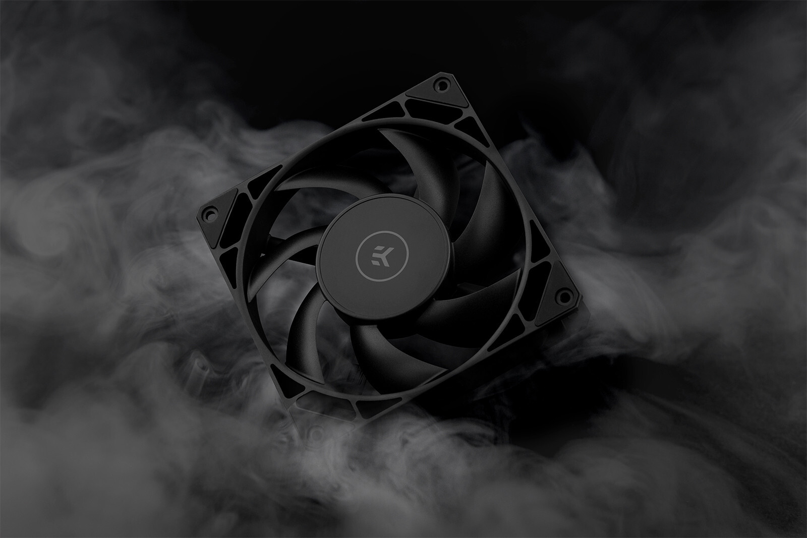 EKWB EK-Loop FPT 140mm Fan, 600-2200 RPM, Black, 3-pack