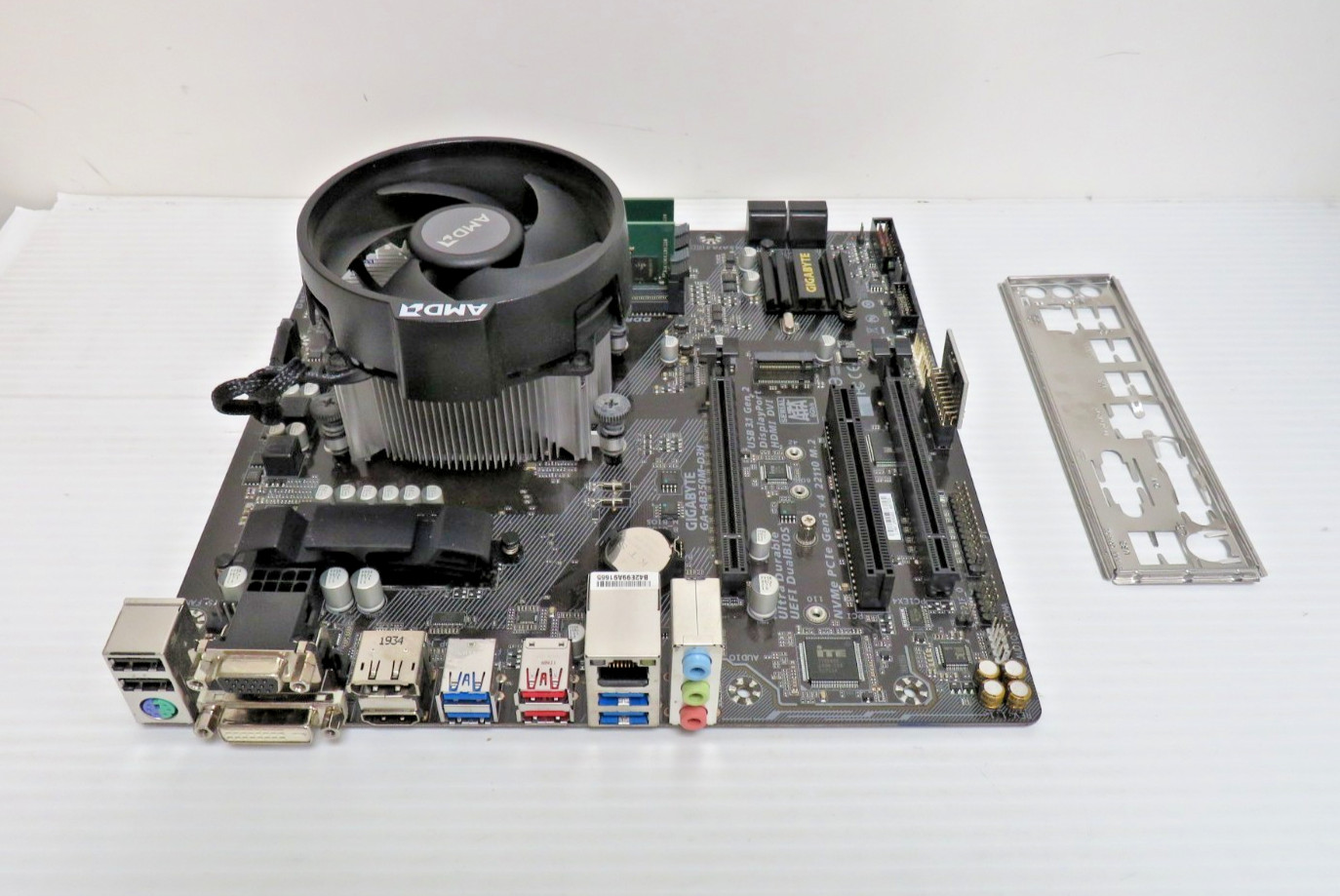 GIGABYTE GA-AB350M-D3H Motherboard + Ryzen 3 2200G CPU + 32GB RAM COMBO LOT