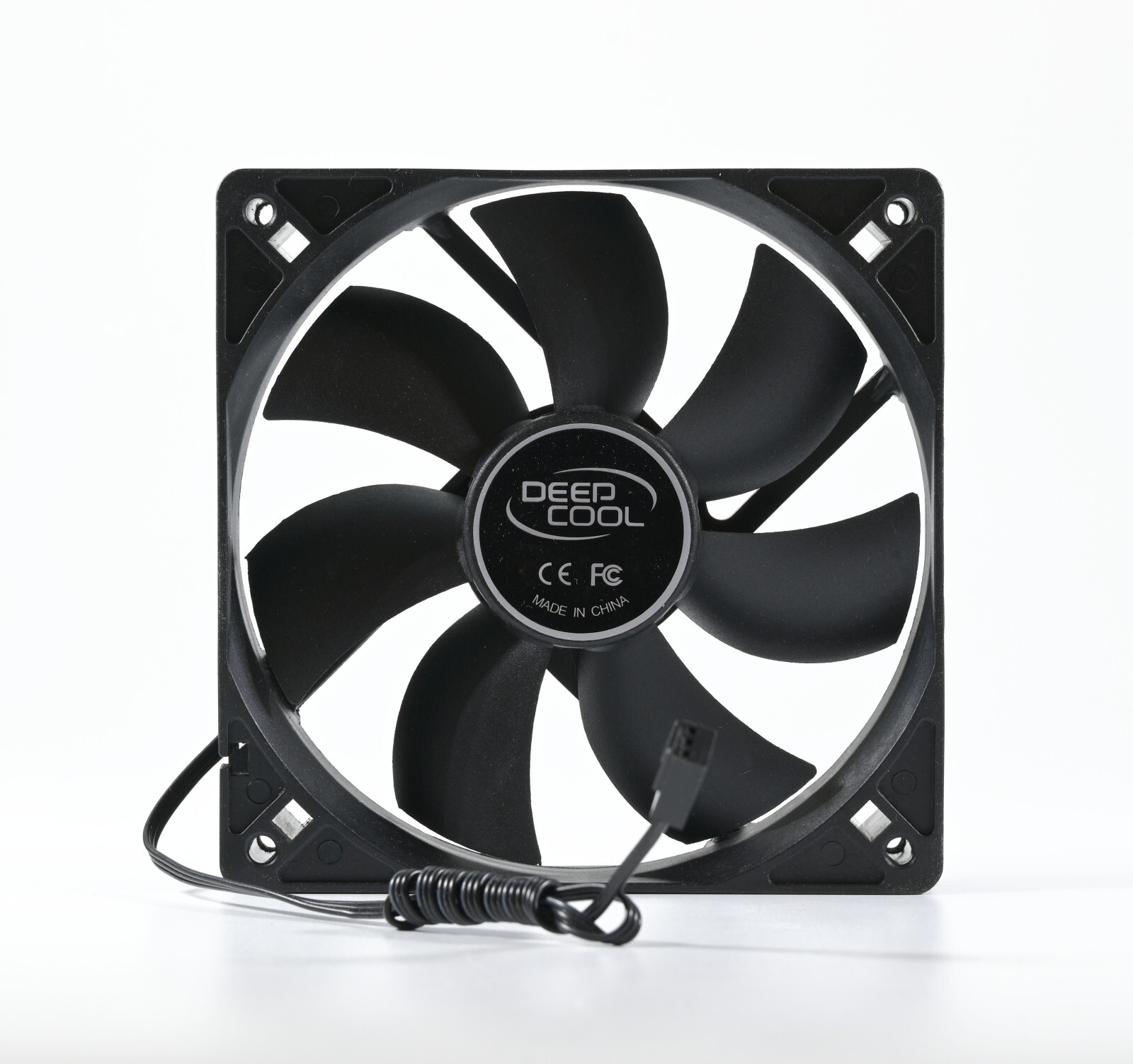 DeepCool 3-pin Silent Hydro Bearing Cooling PC Case Heat Sink Fan 120 x 120 mm