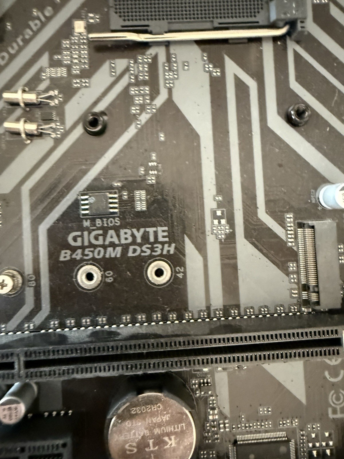 GIGABYTE B450M DS3H MicroATX AM4 Motherboard w/ Ryzen 5 1500X CPU