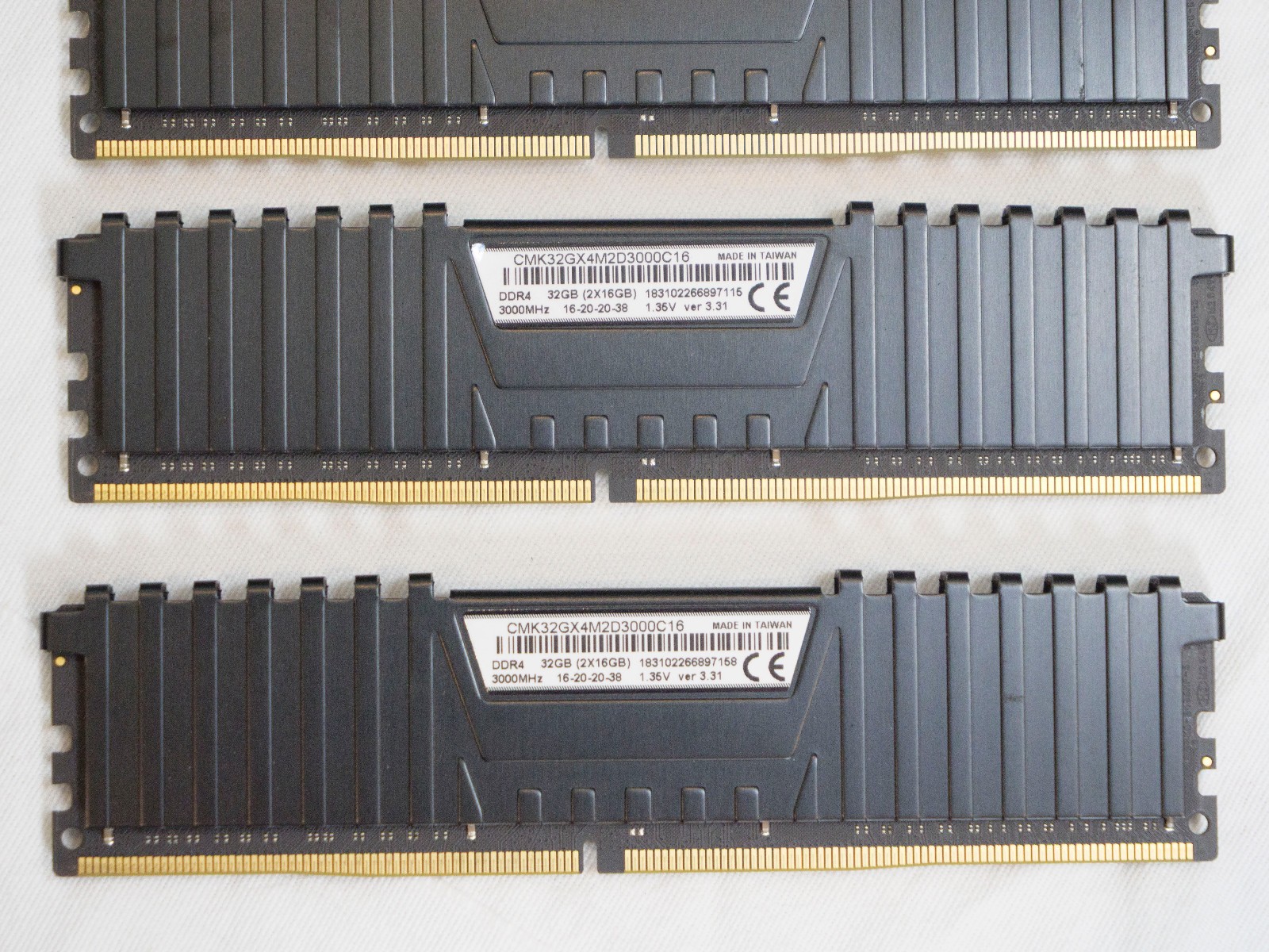 Corsair Vengeance LPX 64GB – 4 x 16GB DDR4-3000 CL16 CMK32GX4M2D3000C16