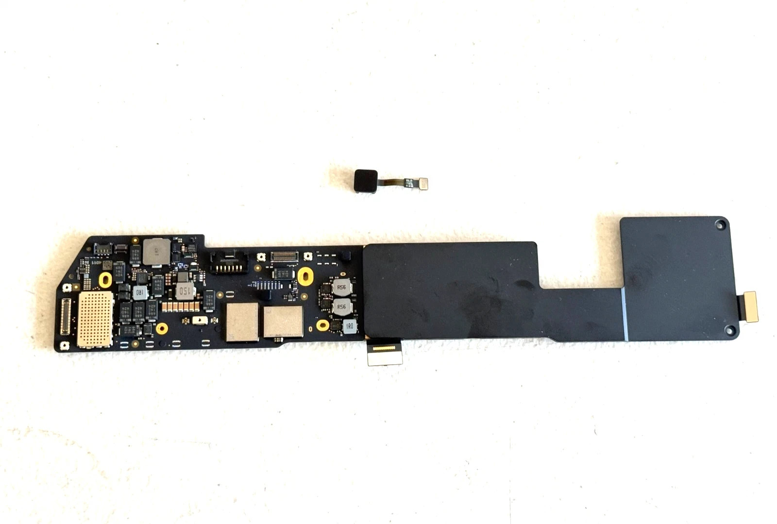 (TURNS ON) MacBook Air A2337 13″ 2020 Logic Board M1 8GB RAM 256GB
