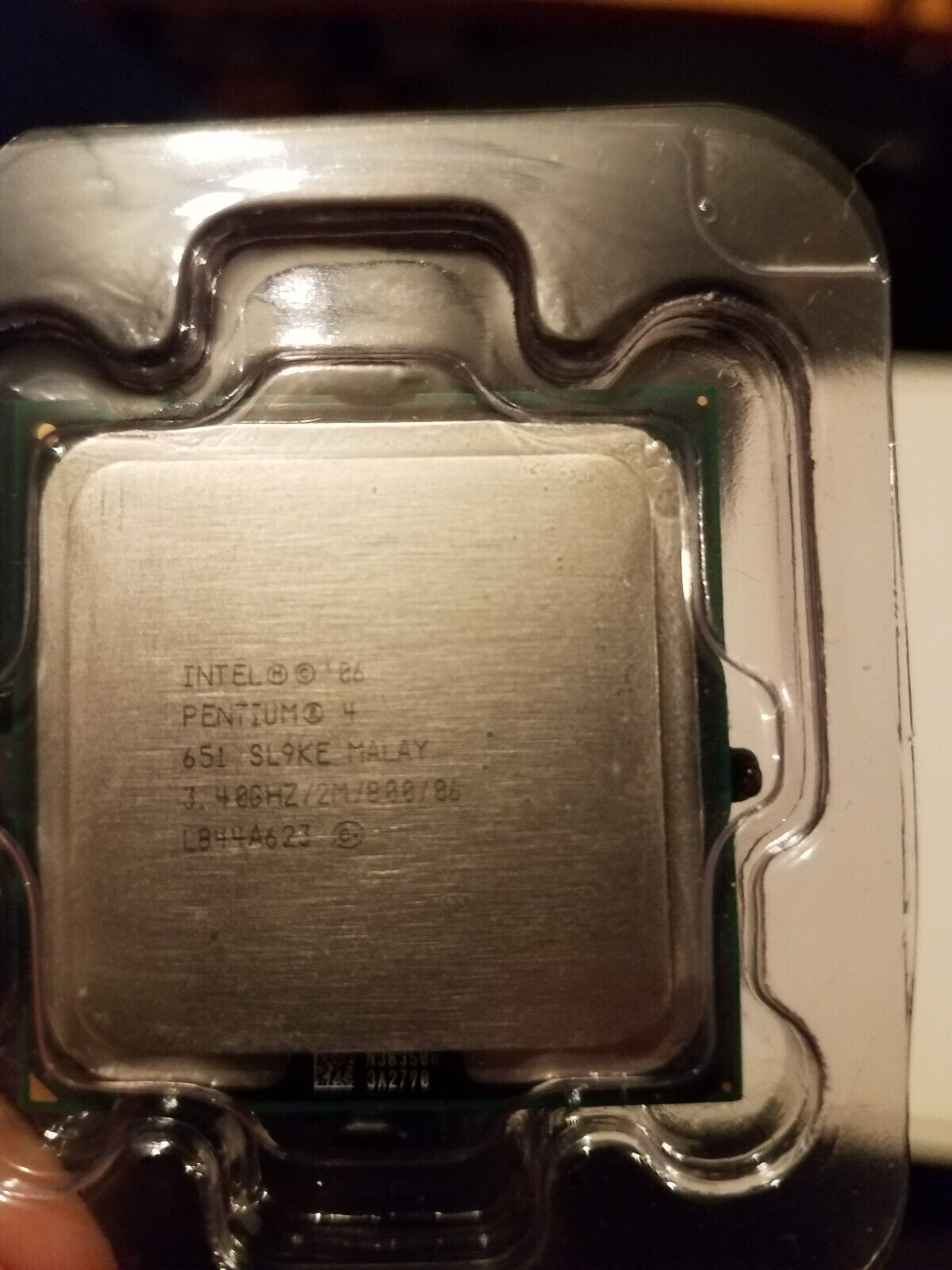 Intel Pentium 4 651 2 MB L2 Cache FSB 800 3.4 GHz LGA 775 CPU SL9KE