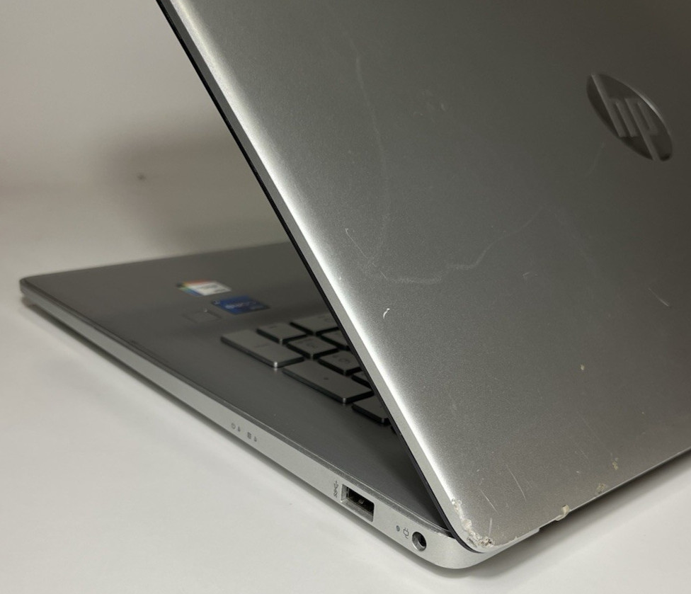 HP Laptop 17-CN2267ST 17.3″ Intel i7-255U – 256GB NVMe – 8GB RAM – W11P – w A/C