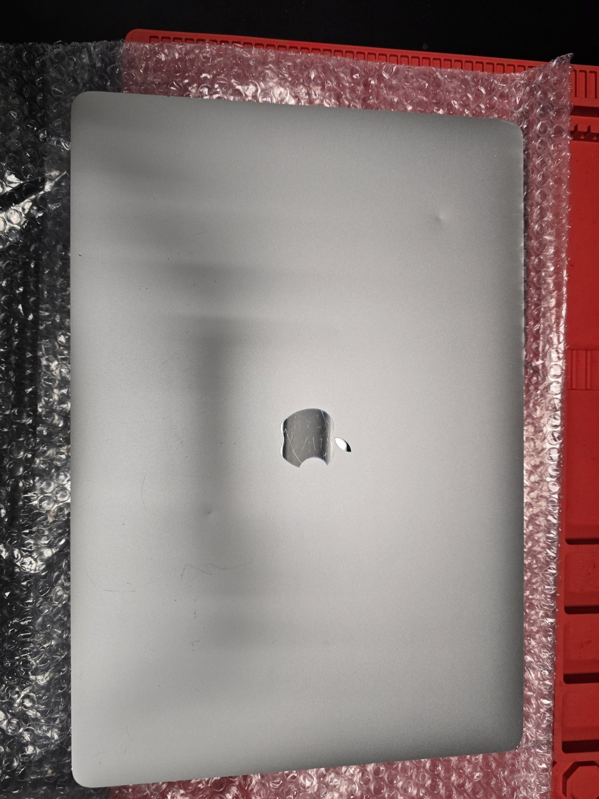 Genuine Apple Macbook Pro Retina A2141 2019 16″ LCD Full Screen Assembly SILVER