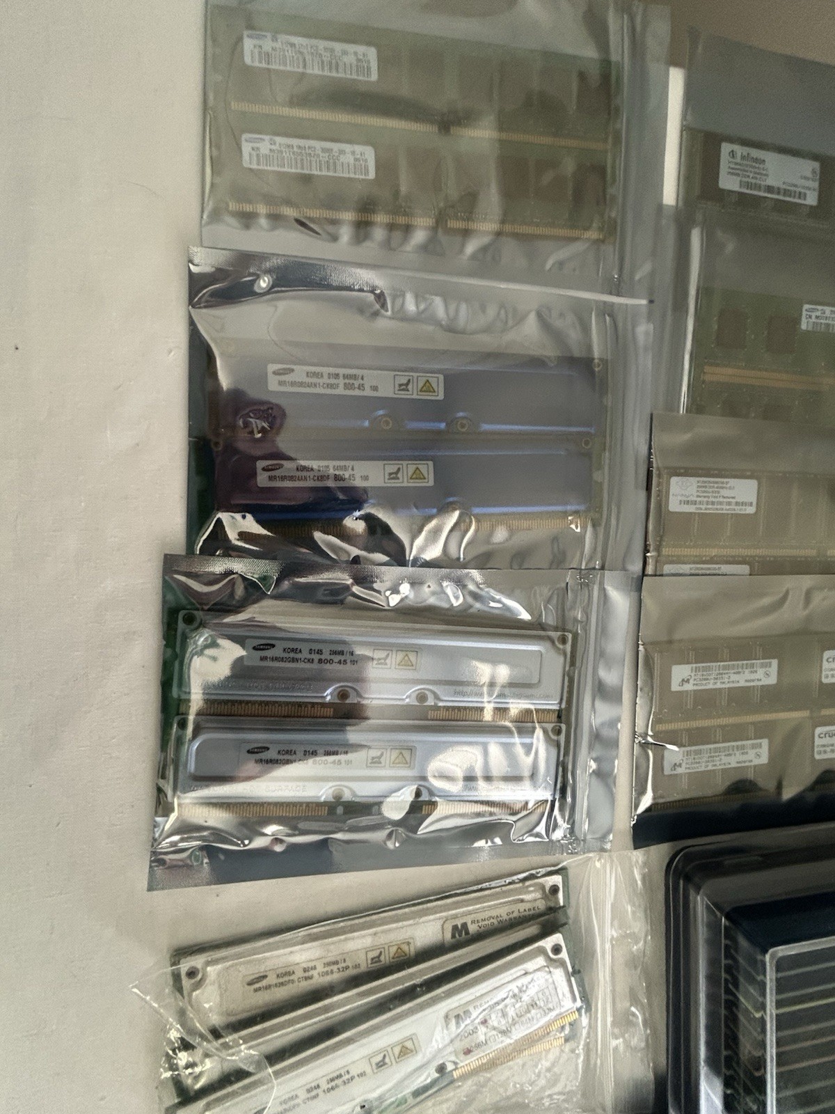 Lot Of 52 Assorted PC Rams; 1/2/4 GB/ 256MB/512MB/64MB/128MB*1-DDR3
