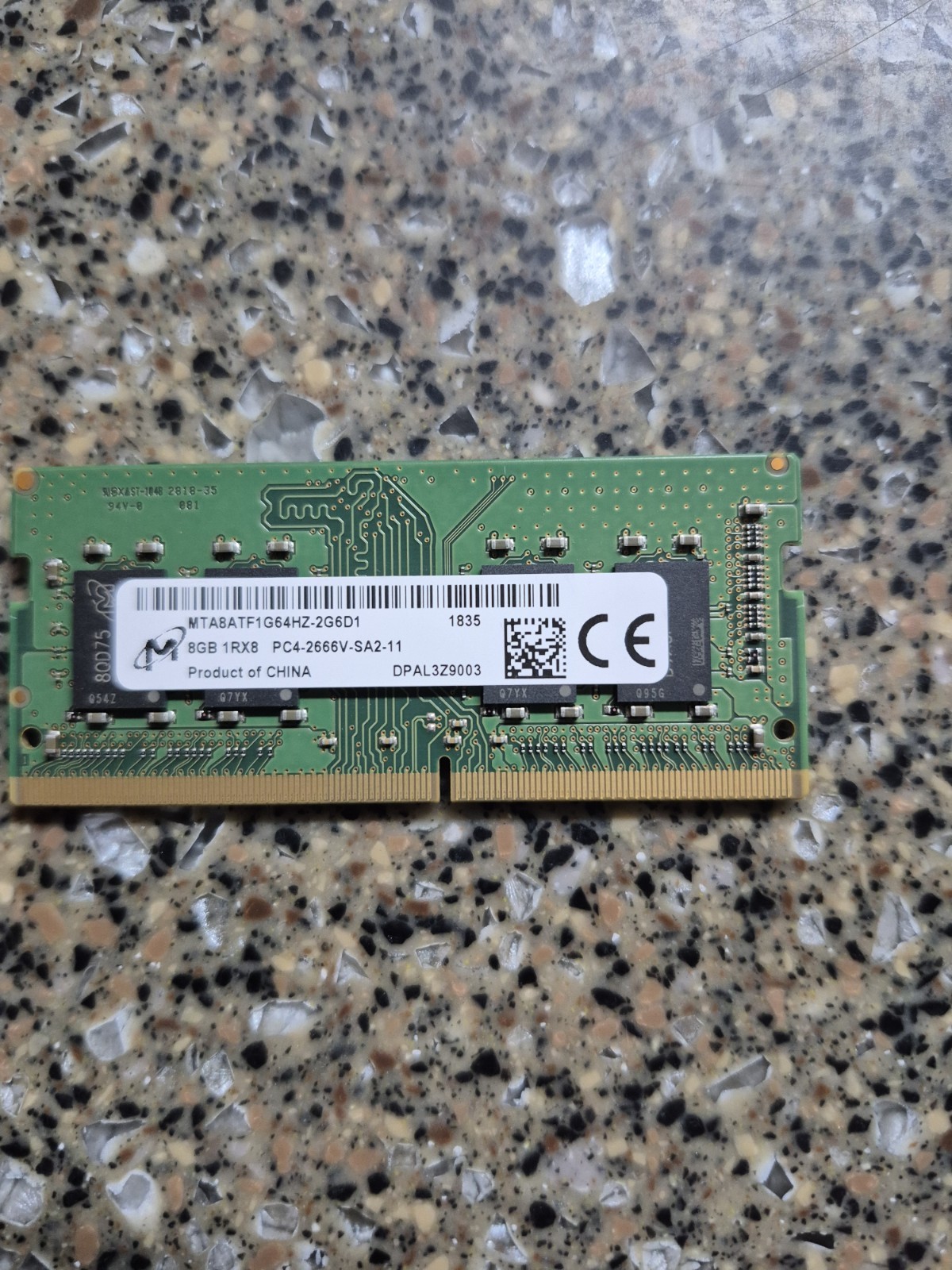 Micron 8GB MTA8ATF1G64HZ-2G3H1R PC4-19200 DDR4-2400MHz 260-Pin SoDIMM Laptop RAM