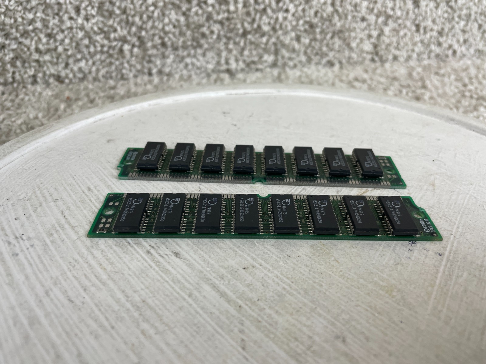 Lot of 2 Centon 72 Pin Single In Line Memory Modules EDO-RAM B7340C 94V-O