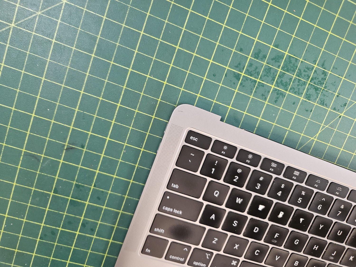 Apple MacBook Air 13.3″ A1932 2019 Palmrest Keyboard Touchpad Battery Gray #c13