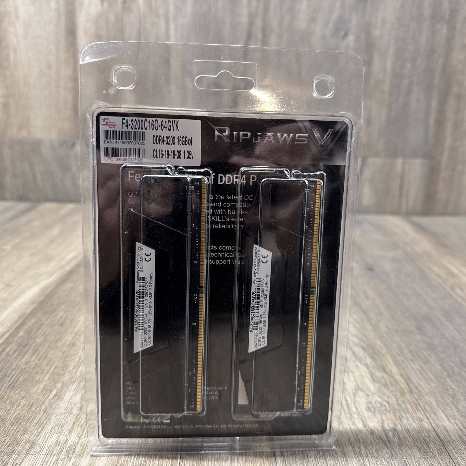 G.SKILL Ripjaws V 64GB (4x16GB) DDR4-3200 CL16 RAM Kit – F4-3200C16Q-64GVK