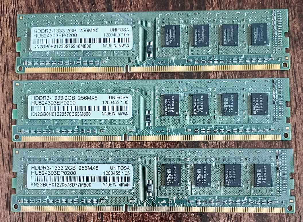 (3) Unifosa 2GB DIMM DDR3-1333 256MX8 HU524303EP0200 Computer RAM