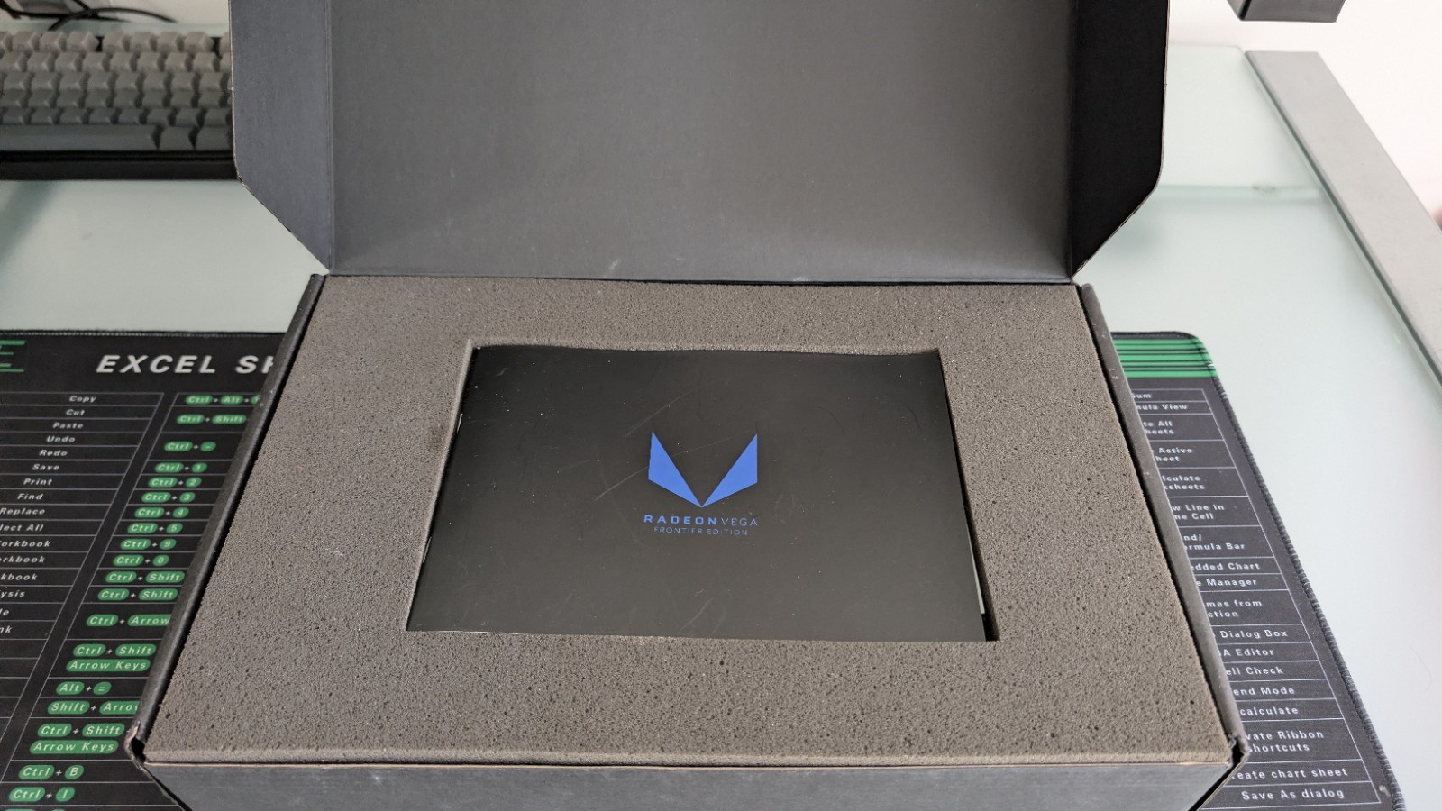 AMD Vega 64 Frontier Edition + EKWB Waterblock / HBM2 PCIe x16 DP/HDMI