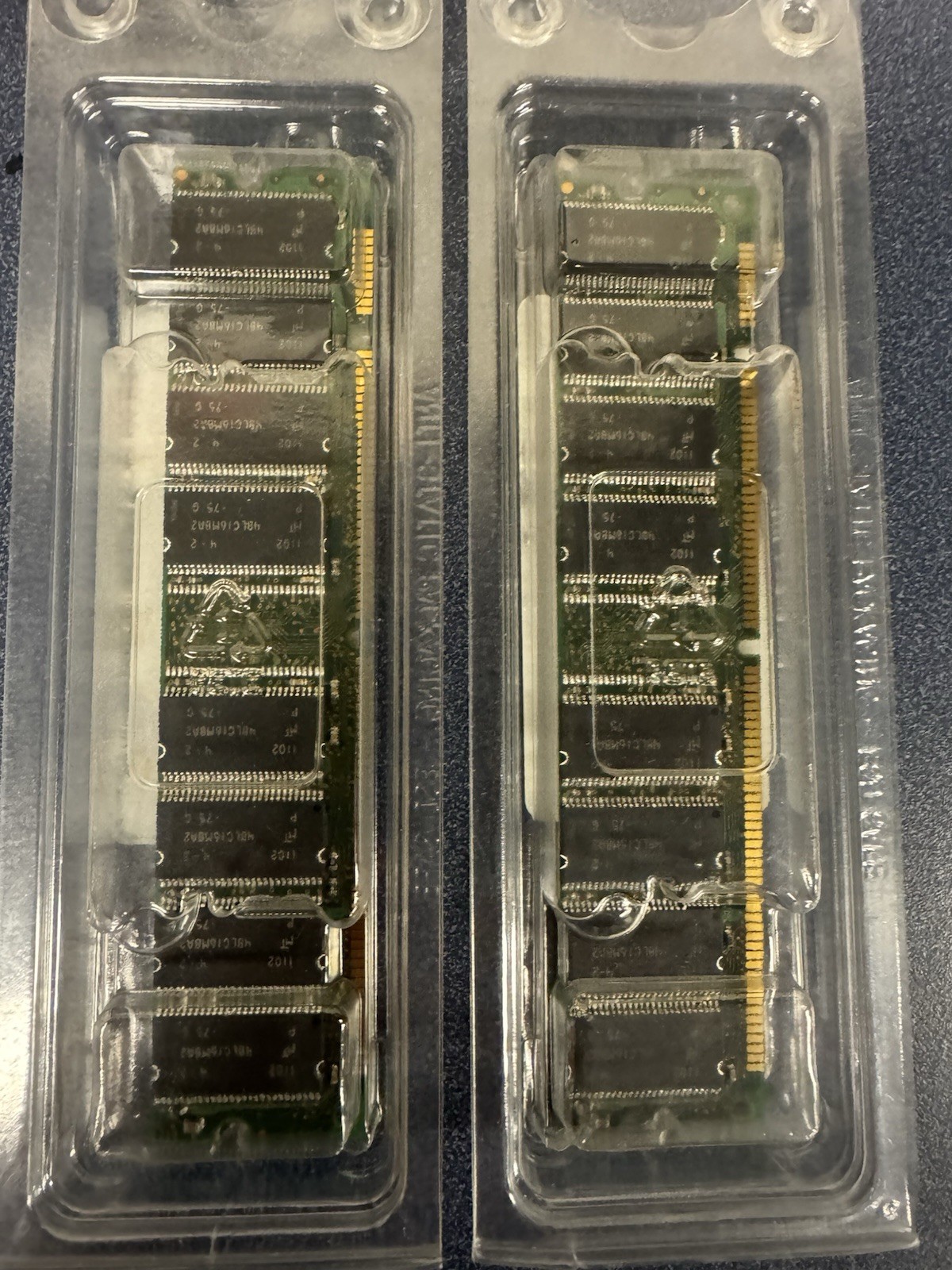 LOT OF 2 new Crucial 512MB (2x256MB) 168-Pin DIMM SDRAM PC133 CL3 Unbuffered