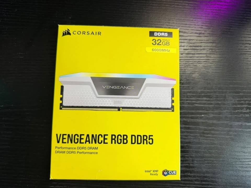 White Corsair Vengeance RGB DDR5 32GB (2x16GB) 6000MHz DIMM Intel XMP