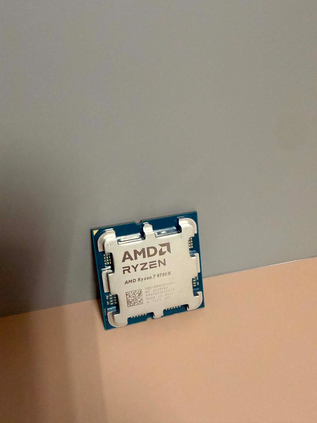 AMD Ryzen 7 9700X 8-Core 16-Thread 40MB Cache Socket AM5 9000 Series Processor