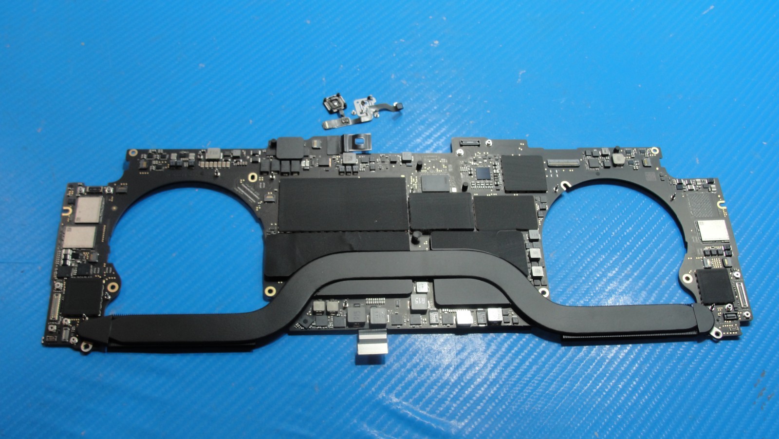 MacBook Pro 16″ A2141 2019 i9-9880H 2.3 16GB 1TB 5500M 4GB Logic Board 661-14132