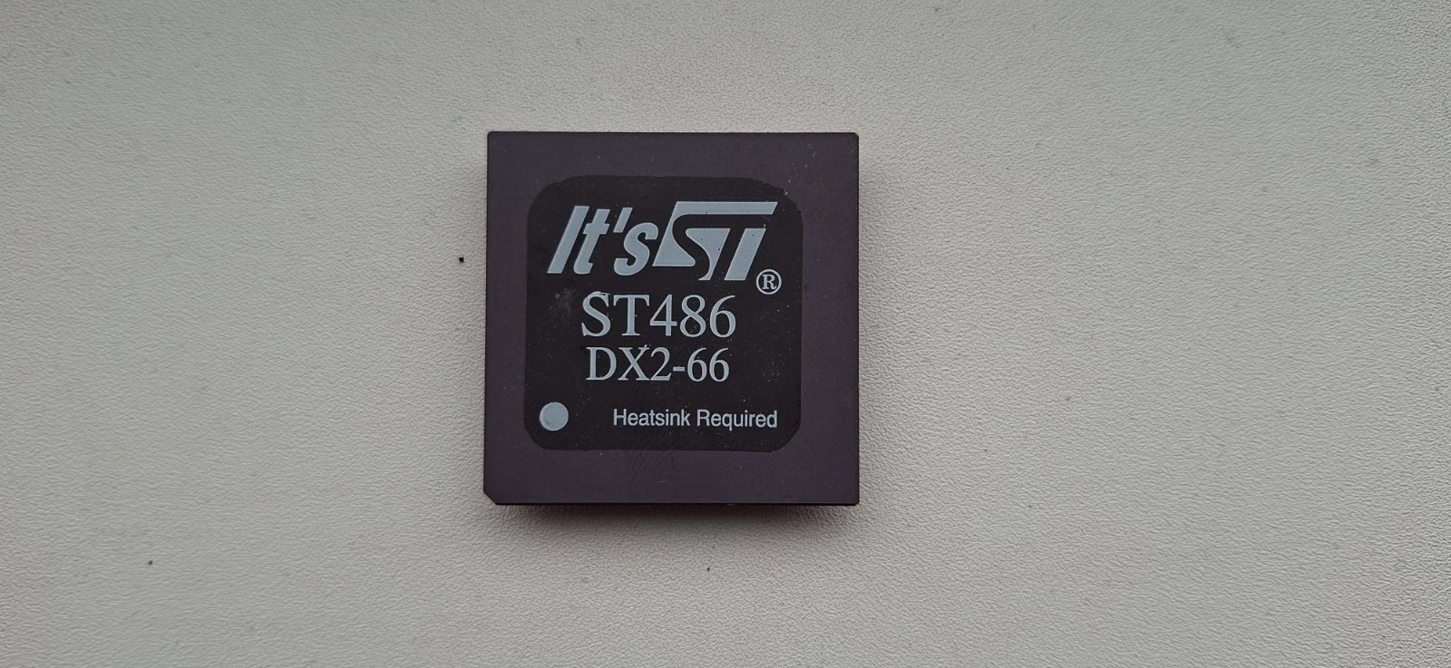ST486DX2-66 heatsink reqd rare black round squared 486DX2-66 vintage CPU GOLD