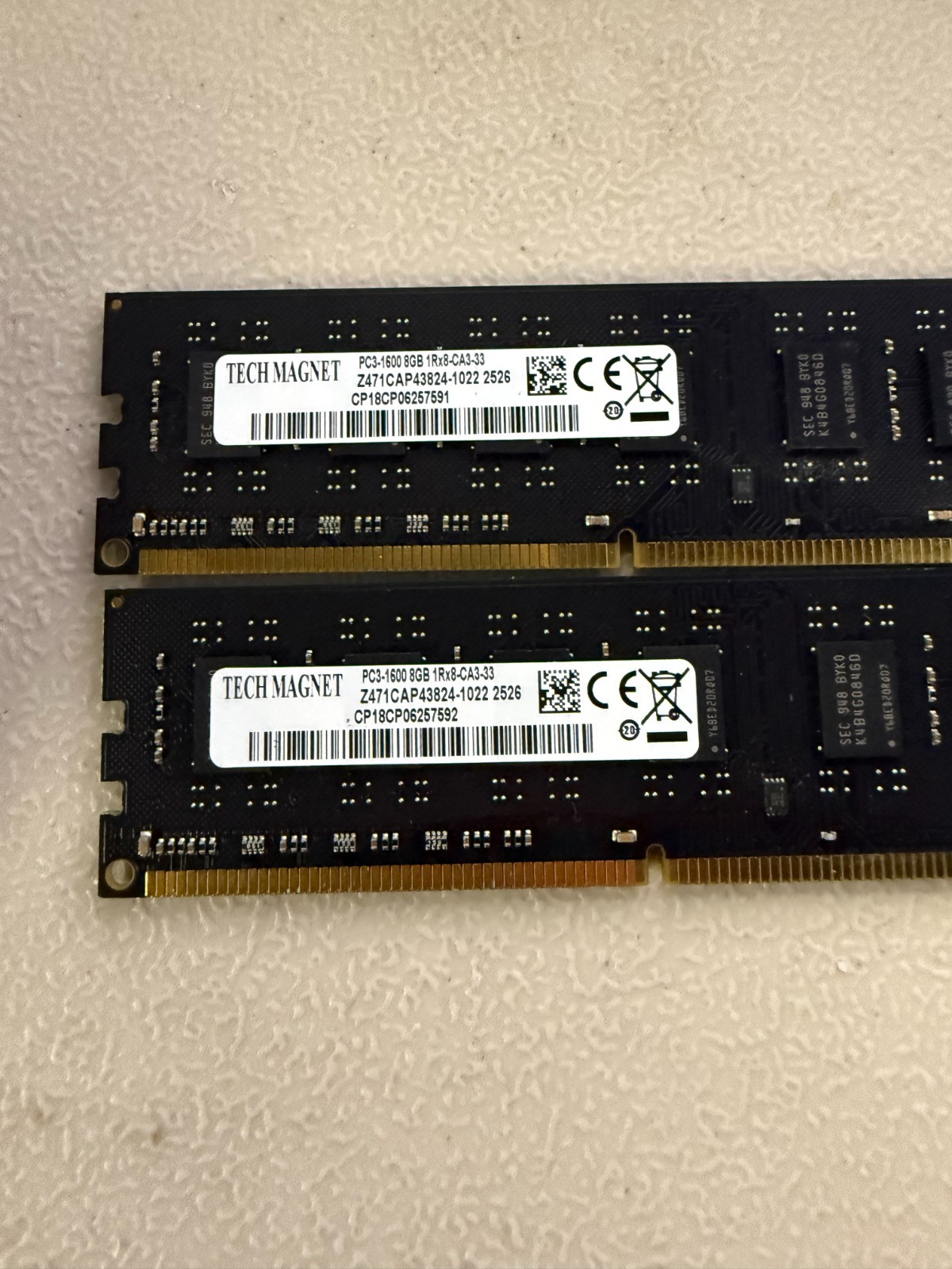 1 X Tech Magnet PC3-1600 8GB 1Rx8-CA3-33 (Z471CAP43824-1022 2526)