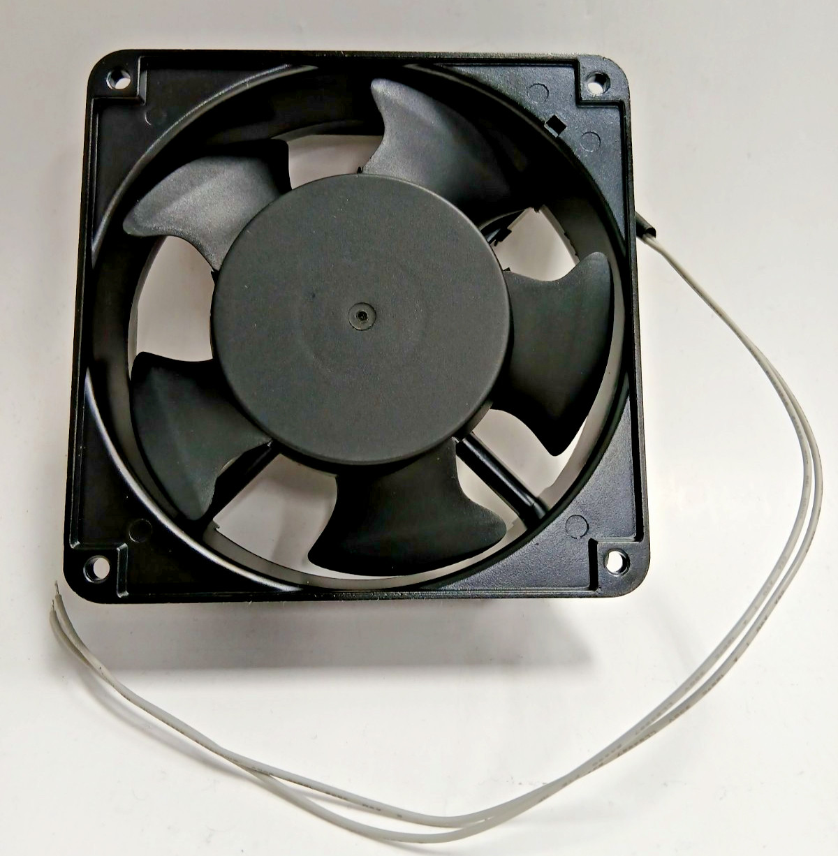 AC Axial Fan, 220V to 240V, Square, 120 mm, 38 mm, Sleeve Bearing, 70 CFM