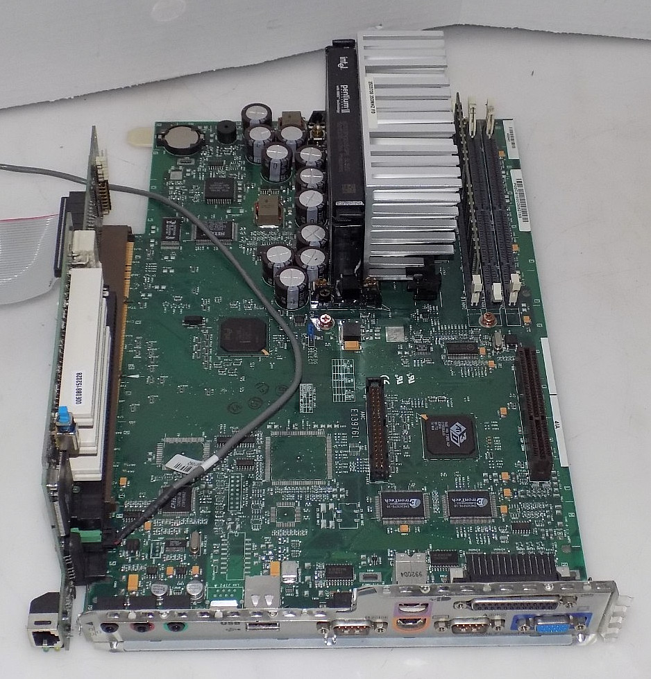 GATEWAY E3200 MOTHERBOARD 4000451 SLOT 1 PII 233MHZ + RISER AGP, PCI, ISA SLOTS