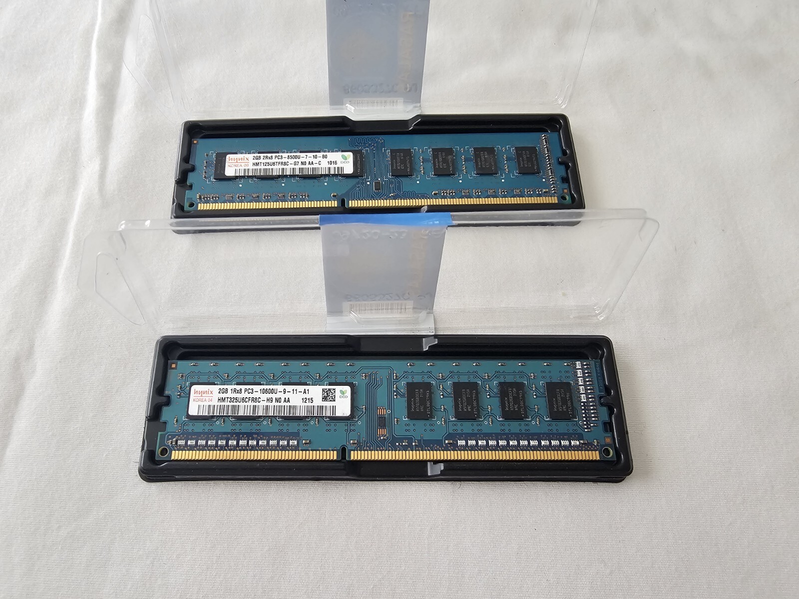 Two Hynix 2 GB DIMM 1333 MHz DDR3 Memory (HMT325U6CFR8C-H9)