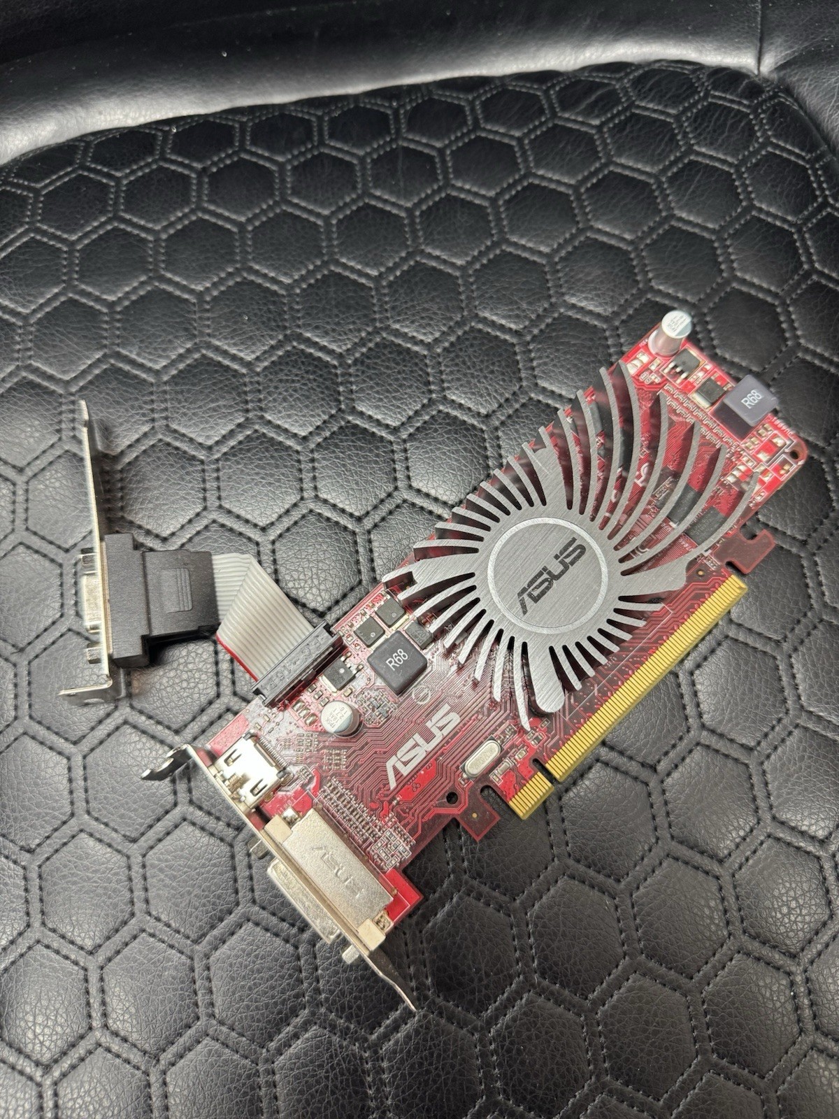 ASUS HD 5450 EAH5450 SILENT/DI/1GD3 LP 1GB DDR3 SDRAM PCI EXPRESS X16