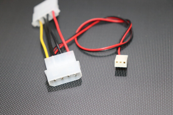 Molex D-type 4-Pin Case Fan to small 3-pin Female Power extension cable